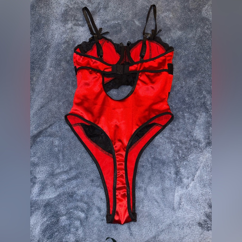 NWOT Fashion Nova Elegant Red and Black Lace Bodysuit - Picture 5 of 8